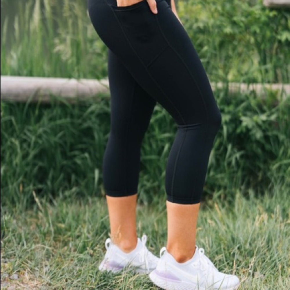 Black Pocket Brilliant Hi-Rise Capri 20”